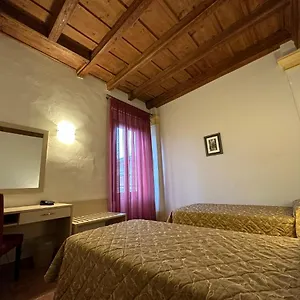 Couette-café Domus San Bernardino, Vérone
